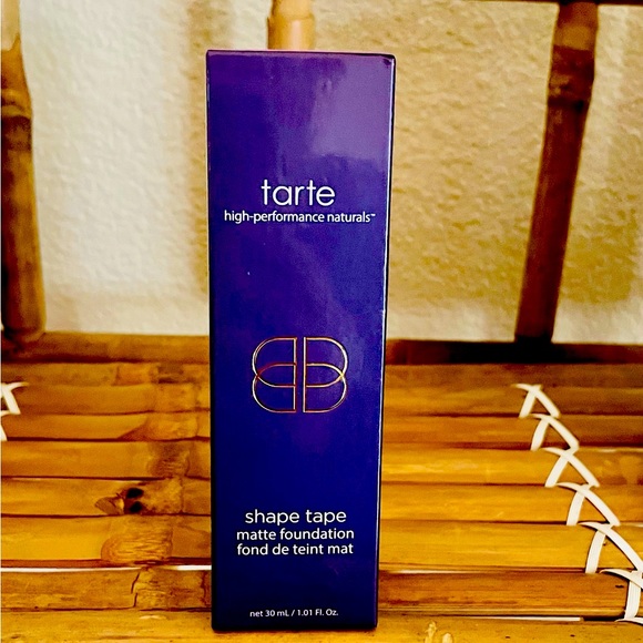 Tarte shape tape matte foundation in light neutral new in box